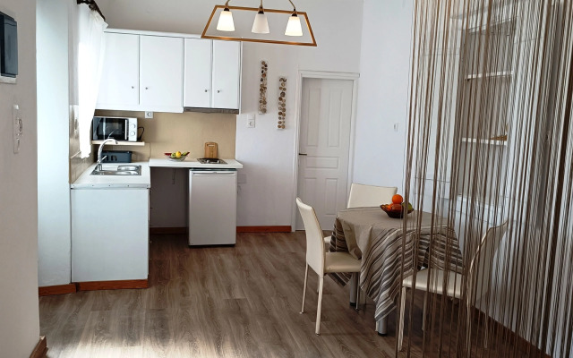 Plakes Sea View Suites