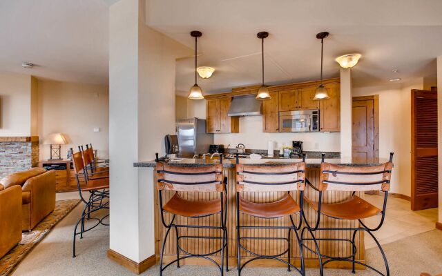 Lodge at Mountaineer Square