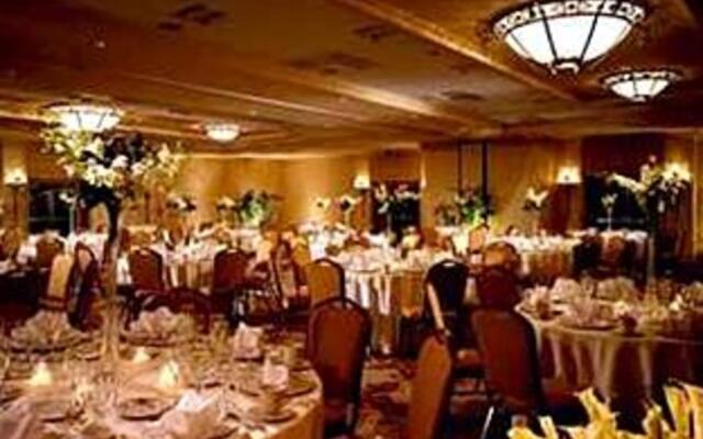 Anaheim Majestic Garden Hotel