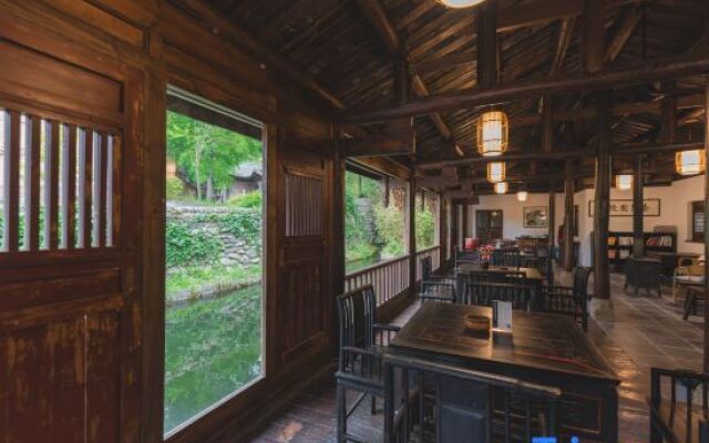 Qujia Courtyard Guesthouse