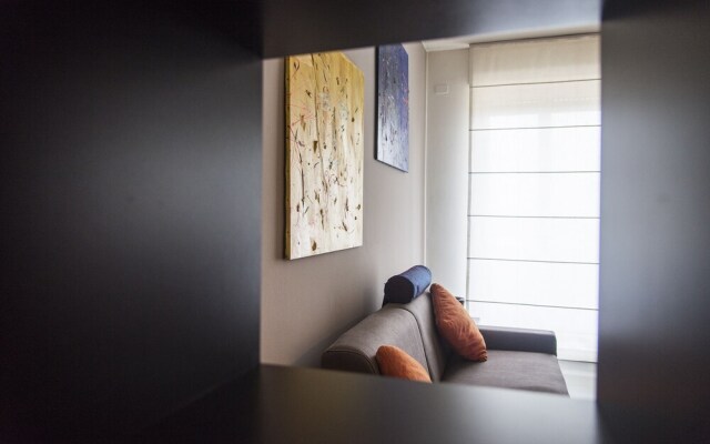 High Rise Studio Flat near Metro Stop