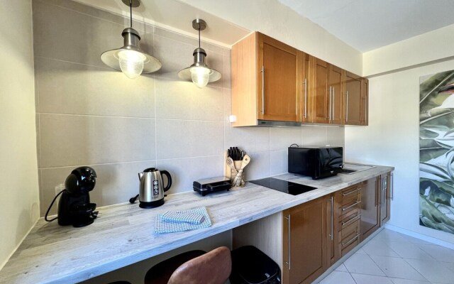 Faro Airport Flat 6 by Homing