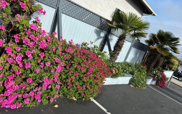 Monterey Fireplace Inn