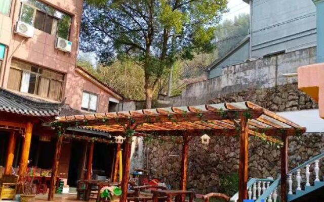 Longwangshan Shenglin Inn