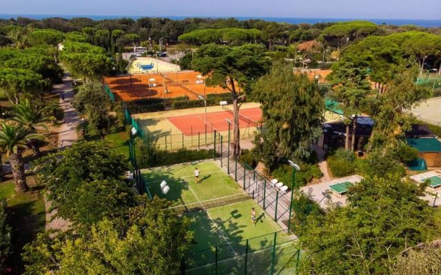 Riva Degli Etruschi by INH