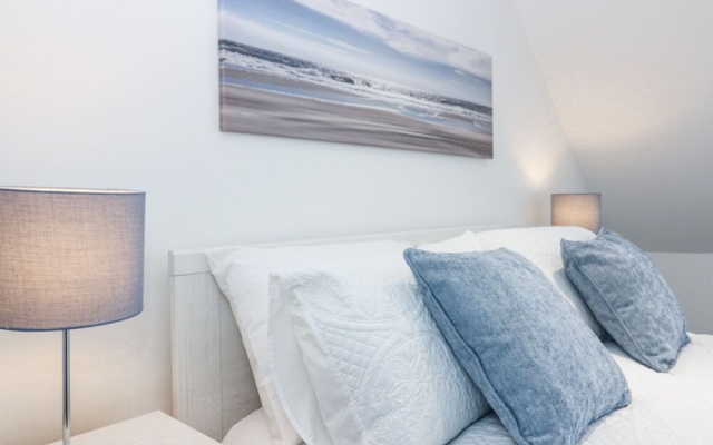 Sea Breeze St Combs