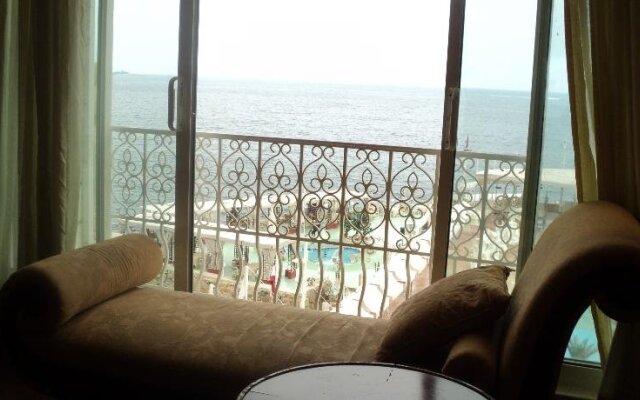 Chateau Raphael Boutique Hotel