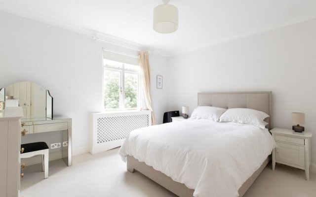 Stunning 4-bed Family Home With Garden Fulham