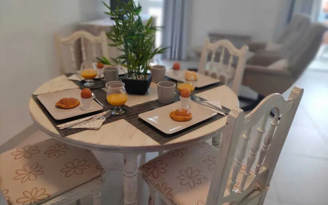 Elegant and Spacious Apartment With Sea Vieuw