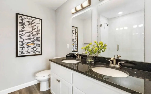 Earl Grey Escape - Chic 3 Bdr!