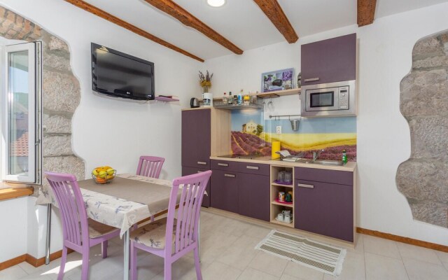 Nice Apartment in Punat With Wifi