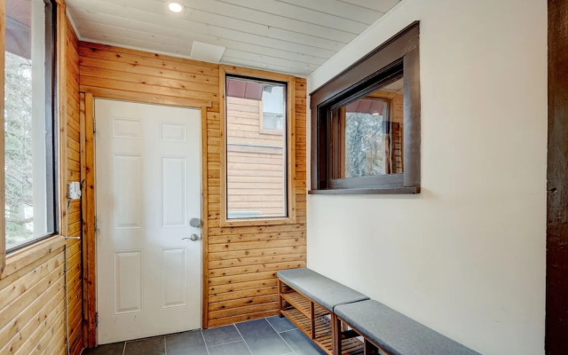 Rocky Mountain House - Sleeps 23