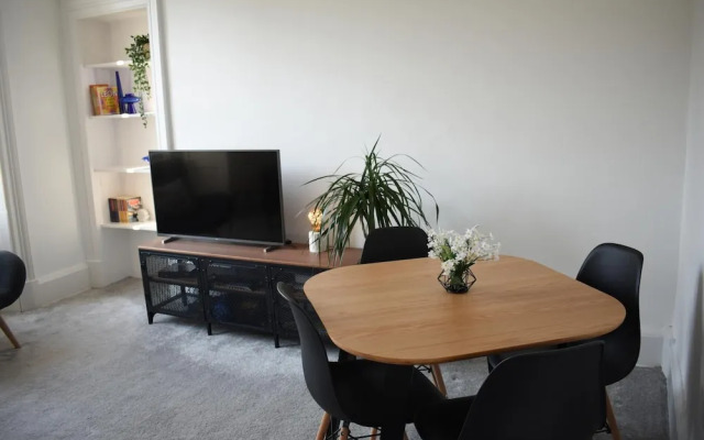 NEW Superb 2BD Flat in Holyrood Edinburgh