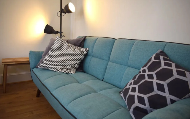 Modern 2 Bedroom Apartment in Queen's Park