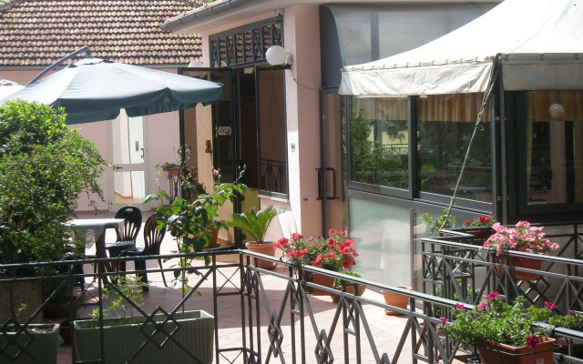 Hotel Athena