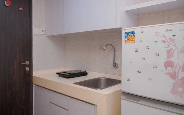 Restful Studio Room At Serpong Greenview Apartment