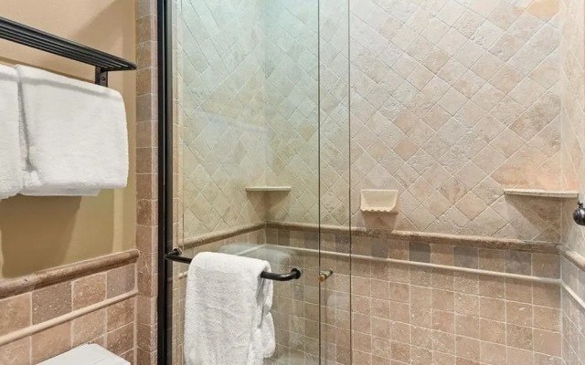 Independence Square 308 Top Floor Hotel Room with Ideal Downtown Location