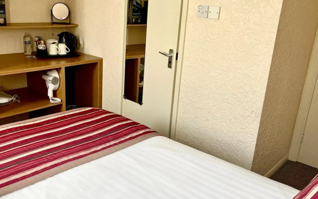 Clifton Court Metro Hotel