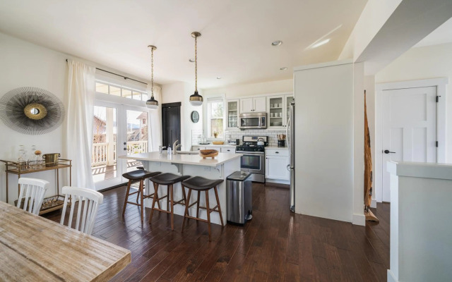 Lake & Vine Villa #15