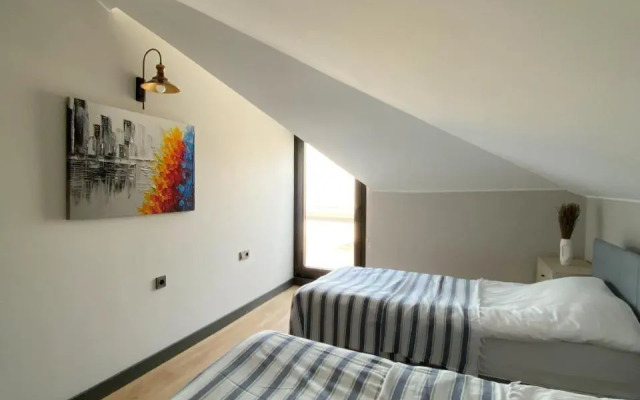 Luxury Duplex with Terrace Apartment by Siena Suites