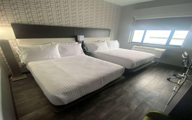 Best Western Plus City Line Hotel