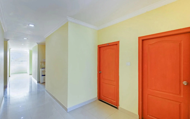 Golden Hive By OYO Rooms