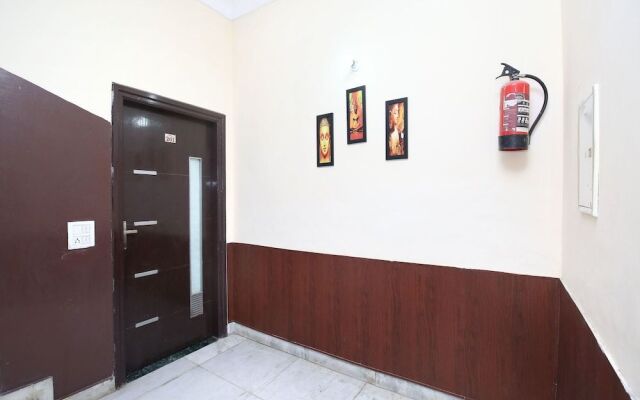 OYO 16441 Hotel Gurjeet