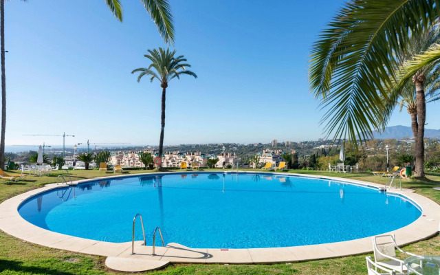 Apartamento en complejo residencial con piscina