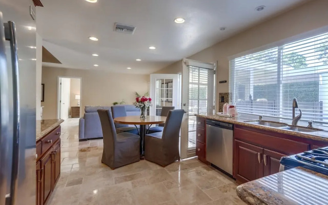 Beautiful Backyard Oasis 5 bedroom 3 Bathroom Home