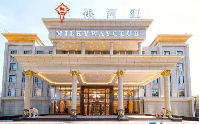 Yinhehui Hotel (Changchun Railway Station Sasseur Zhongdong Outlet)