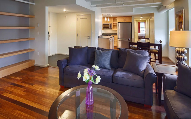 Grand Eastonian Hotel & Suites