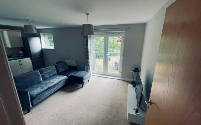 Stunning 2-bed Apartment in Crawley