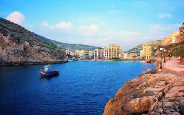 Seaview Apartment In Fort Cambridge, Sliema