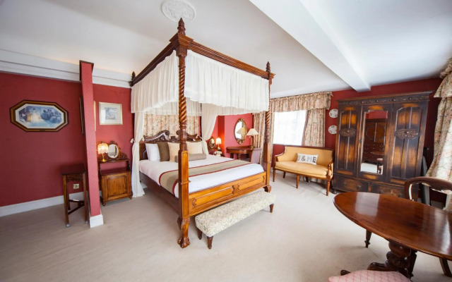 The Holt Hotel