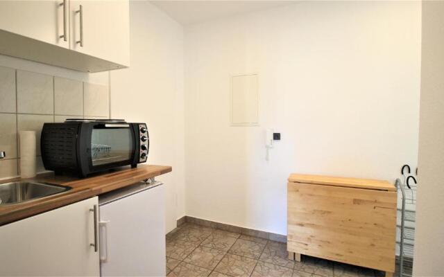 Private Room - Vineyards and City