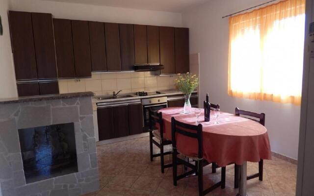 Deni - 70m From Beach - A1