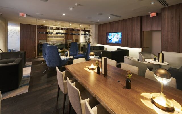 Graves 601 Hotel Wyndham Grand