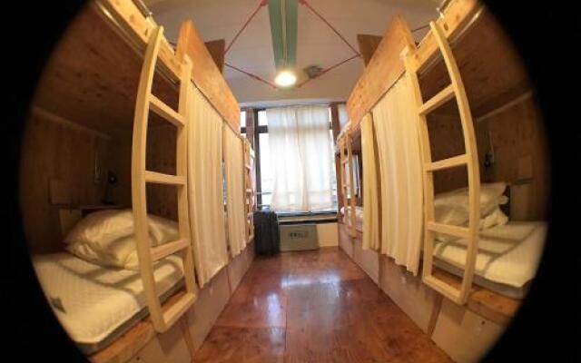 Hostel bedgasm