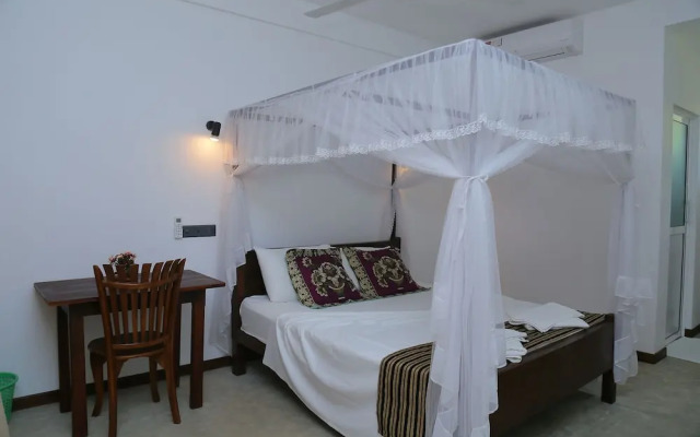 Sigiriya Rock Hide