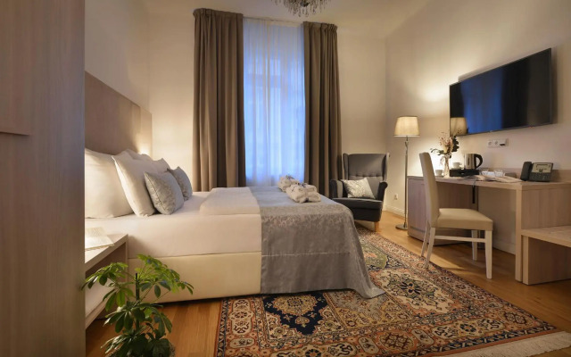 Old Town Residence by Little King