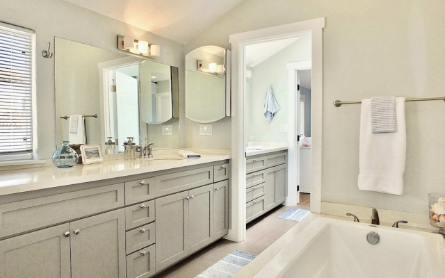 Park Avenue Beach Paradise Chic & Secluded 4 BDR