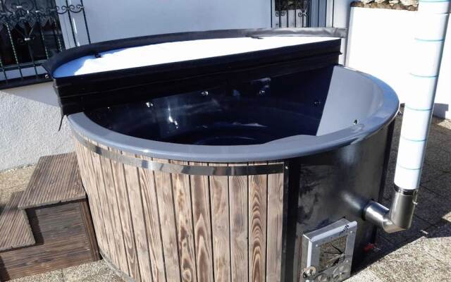 Lodge in Bohemia With Sauna and Bubble Bath