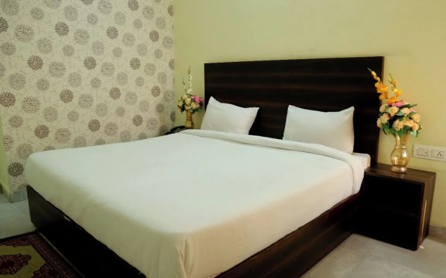 Liv In By Golden Plate