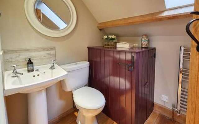 Host Stay Llewenau Draw Barn