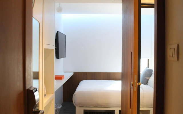 S Box Sukhumvit Hotel