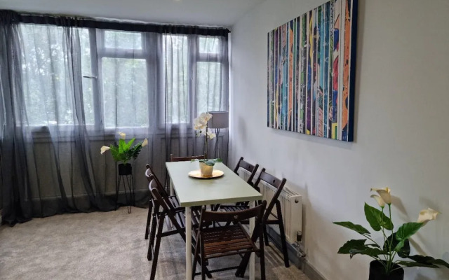 Remarkable 3-bed Apartment in London
