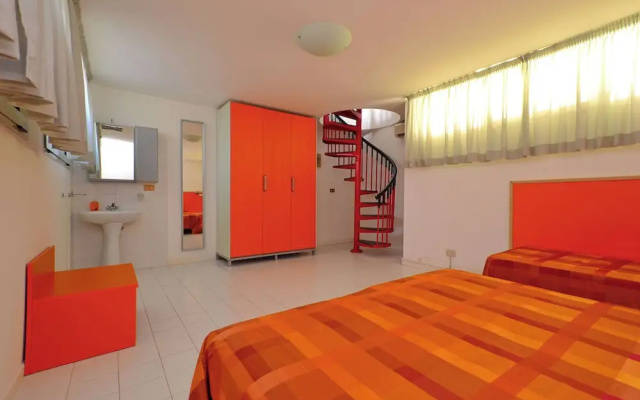 Ideal Getaway Flat With Solarium and Pool