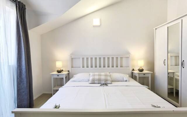 Boutique Rooms - With Pool - 7 - R301