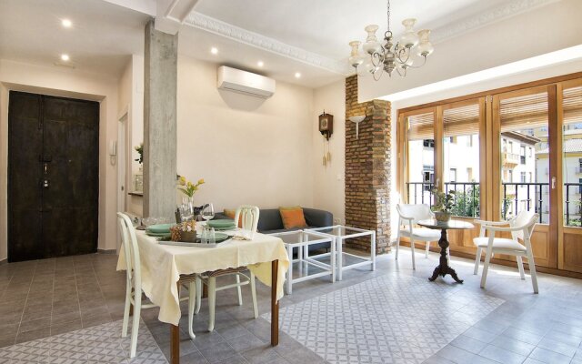 Bright & Elegant City Centre 3 BR Apart