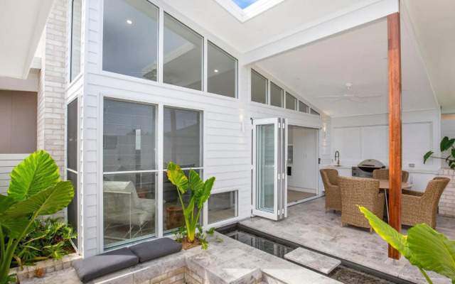 Unwind - Pet Friendly - 1 Min Walk to Beach